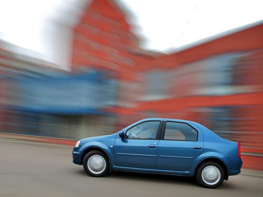  Renault Logan 2009 года  (фото 2 из 53)